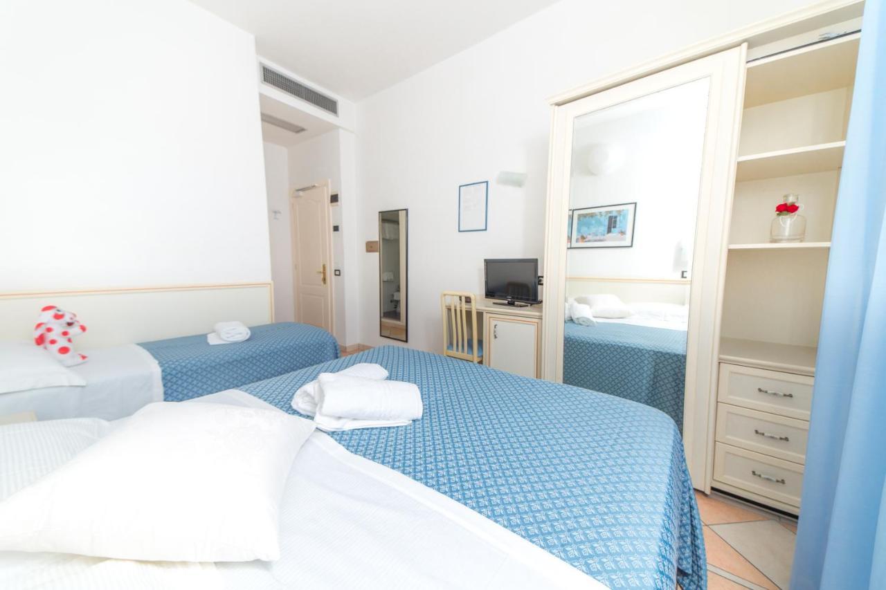 Hotel Elite カットーリカ エクステリア 写真