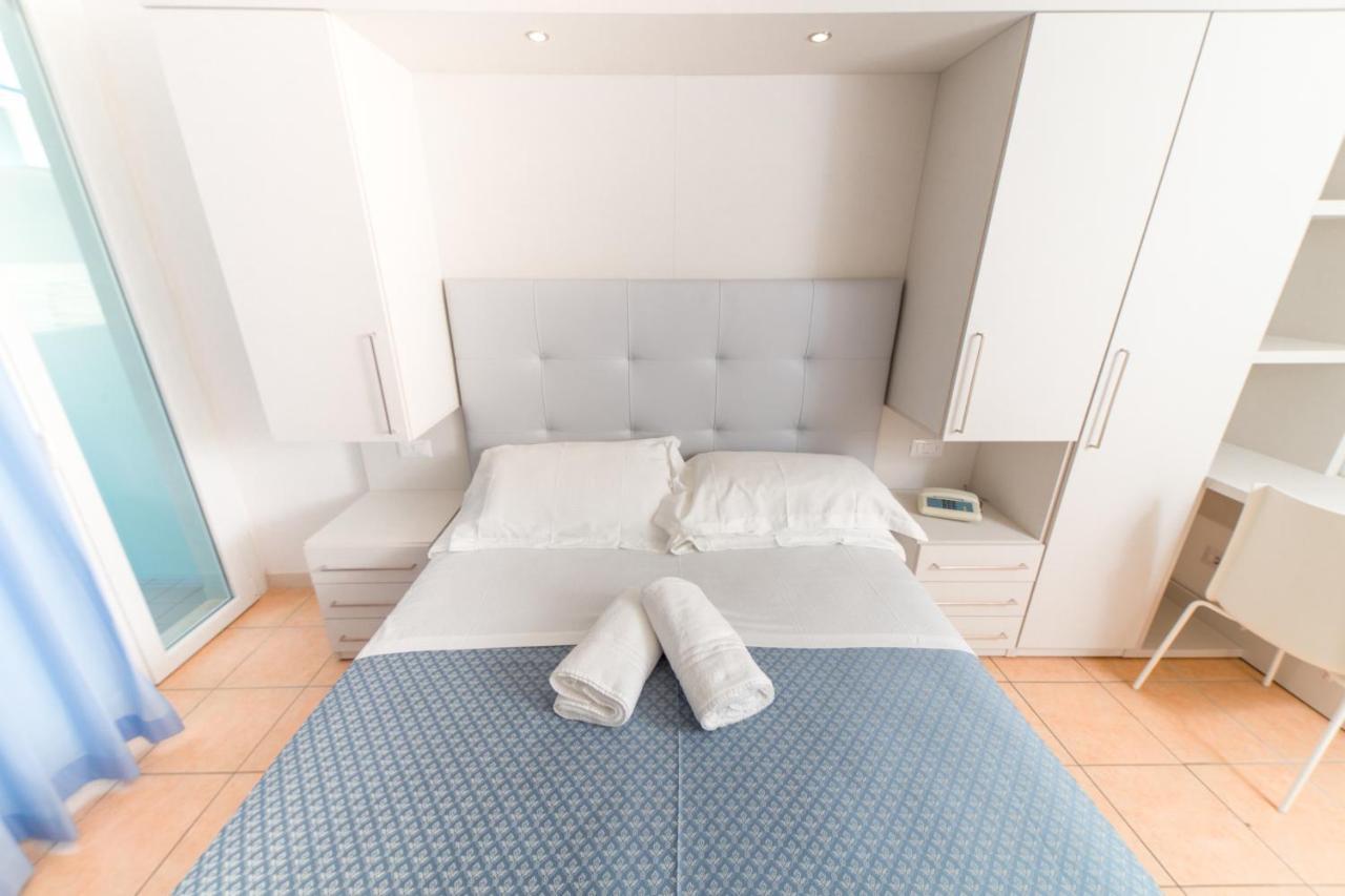 Hotel Elite カットーリカ エクステリア 写真