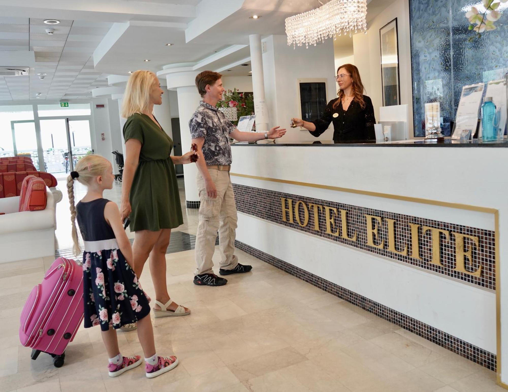 Hotel Elite カットーリカ エクステリア 写真