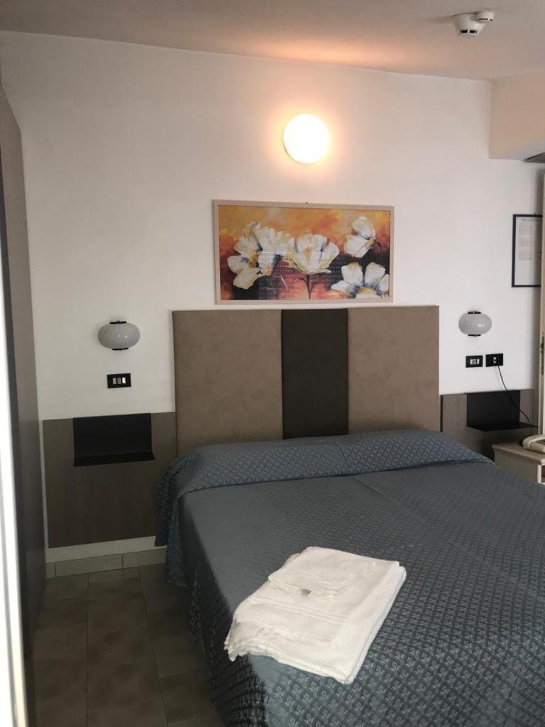 Hotel Elite カットーリカ エクステリア 写真