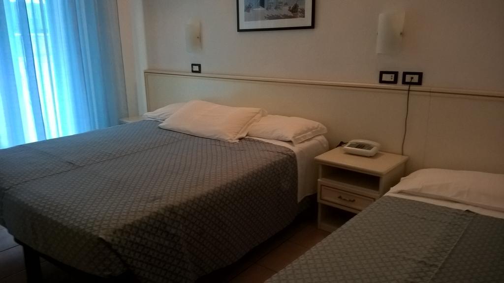 Hotel Elite カットーリカ エクステリア 写真