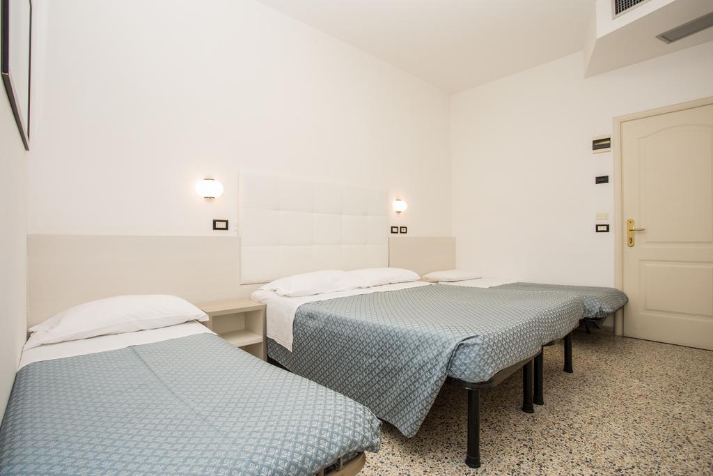 Hotel Elite カットーリカ エクステリア 写真